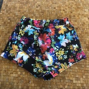Boohoo NWOT scuba flower print skort